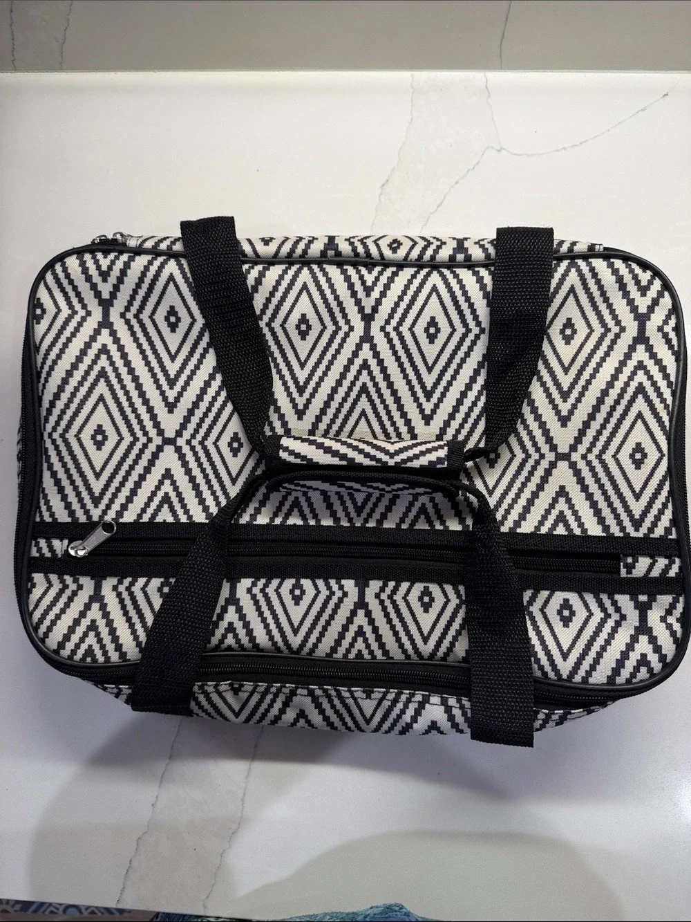 Black & White Geometric Bakeware Insulated Casserole Carrier for Hot / Cold Food